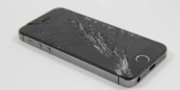 Broken Phones: 8 Tips for How to Fix a Cracked Screen
